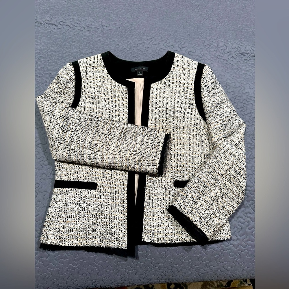 Ann Taylor Tweed Jacket in black and grey in Great condition. Sz 2